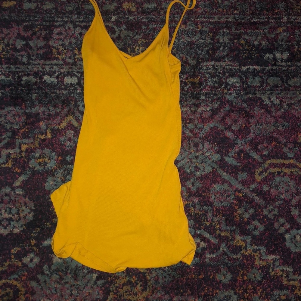 yellow dress